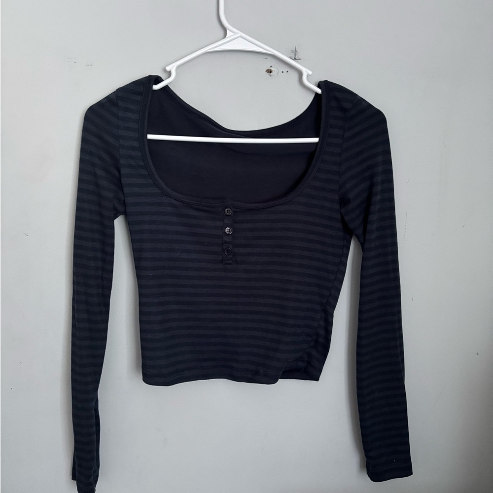 Striped Long-Sleeve Scoop Neck Crop Top - Black